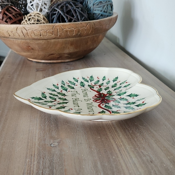 🎄 Lenox “Home Is Where The Heart Is” Christmas Plate – Heart-Shaped, Holiday - Picture 5 of 10